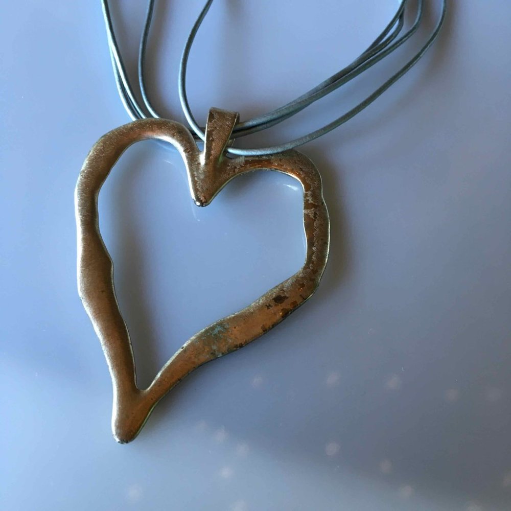 Oversized Heart and Rope Necklace - Picture 8 of 8